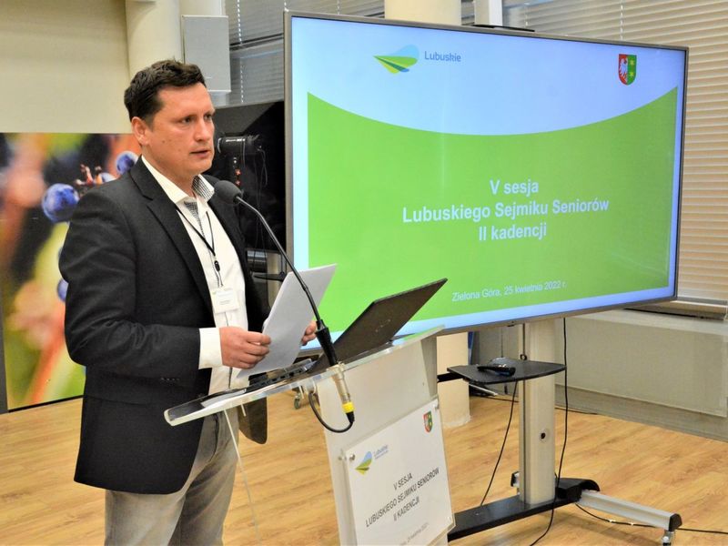 25 kwietnia 2022 r. w Urzędzie Marszałkowskim Województwa Lubuskiego w Zielonej Górze odbyła się V sesja Lubuskiego Sejmiku Seniorów II kadencji.