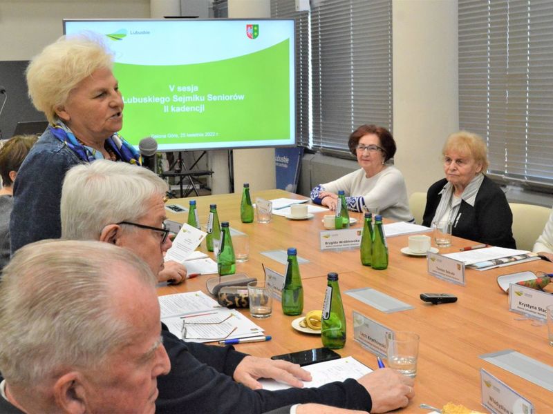 25 kwietnia 2022 r. w Urzędzie Marszałkowskim Województwa Lubuskiego w Zielonej Górze odbyła się V sesja Lubuskiego Sejmiku Seniorów II kadencji.
