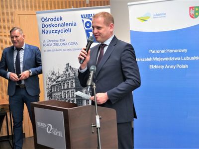 Ośrodka Doskonalenia Nauczycieli w Zielonej Górze 30 lat swojej działalności świętował 27 kwietnia 2022 r. w zielonogórskim Ruben Hotel. 