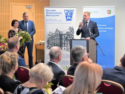 Ośrodka Doskonalenia Nauczycieli w Zielonej Górze 30 lat swojej działalności świętował 27 kwietnia 2022 r. w zielonogórskim Ruben Hotel. 