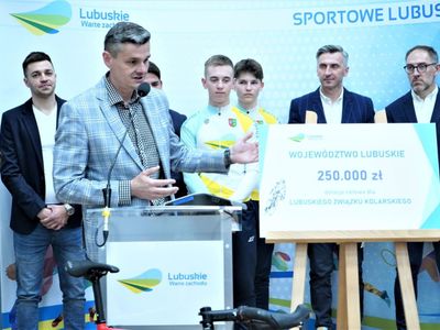 Konferencja prasowa w UMWL w Zielonej Górze na temat: „Szosowa Lubuska Liga Kolarska” oraz „Kolarska Młodzieżowa Reprezentacja Województwa Lubuskiego”. Lubuski Związek Kolarski otrzymał od Samorządu Województwa Lubuskiego dotację celową w wysokości 250 tys. zł.  