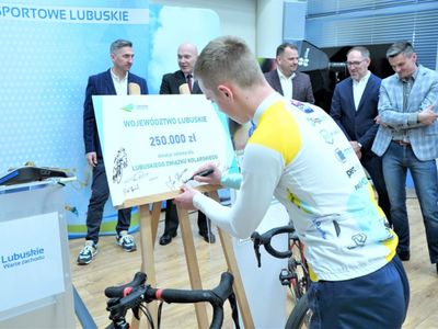 Konferencja prasowa w UMWL w Zielonej Górze na temat: „Szosowa Lubuska Liga Kolarska” oraz „Kolarska Młodzieżowa Reprezentacja Województwa Lubuskiego”. Lubuski Związek Kolarski otrzymał od Samorządu Województwa Lubuskiego dotację celową w wysokości 250 tys. zł.  