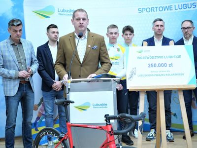 Konferencja prasowa w UMWL w Zielonej Górze na temat: „Szosowa Lubuska Liga Kolarska” oraz „Kolarska Młodzieżowa Reprezentacja Województwa Lubuskiego”. Lubuski Związek Kolarski otrzymał od Samorządu Województwa Lubuskiego dotację celową w wysokości 250 tys. zł.  