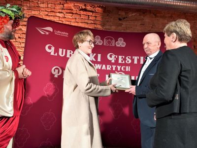 30 kwietnia 2022 r. II Lubuski Festiwal Otwartych Piwnic i Winnic Zielona Góra-Zabór 2022. Gala konkursu „Wino warte zachodu”. W zabytkowej dawnej piwnicy Ernesta Muehle w Parku Sowińskiego, laury – w towarzystwie Bachusa – wręczała marszałek województwa lubuskiego Elżbieta Anna Polak. 