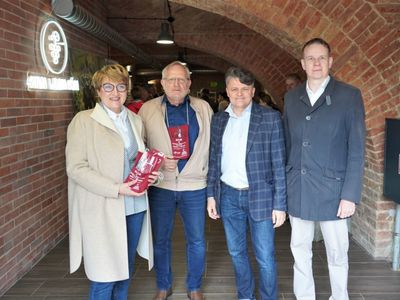 30 kwietnia 2022 r. II Lubuski Festiwal Otwartych Piwnic i Winnic Zielona Góra-Zabór 2022. Gala konkursu „Wino warte zachodu”. W zabytkowej dawnej piwnicy Ernesta Muehle w Parku Sowińskiego, laury – w towarzystwie Bachusa – wręczała marszałek województwa lubuskiego Elżbieta Anna Polak. 