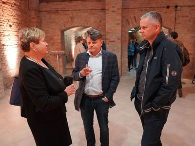 30 kwietnia 2022 r. II Lubuski Festiwal Otwartych Piwnic i Winnic Zielona Góra-Zabór 2022. Gala konkursu „Wino warte zachodu”. W zabytkowej dawnej piwnicy Ernesta Muehle w Parku Sowińskiego, laury – w towarzystwie Bachusa – wręczała marszałek województwa lubuskiego Elżbieta Anna Polak. 