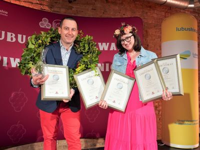 30 kwietnia 2022 r. II Lubuski Festiwal Otwartych Piwnic i Winnic Zielona Góra-Zabór 2022. Gala konkursu „Wino warte zachodu”. W zabytkowej dawnej piwnicy Ernesta Muehle w Parku Sowińskiego, laury – w towarzystwie Bachusa – wręczała marszałek województwa lubuskiego Elżbieta Anna Polak. 