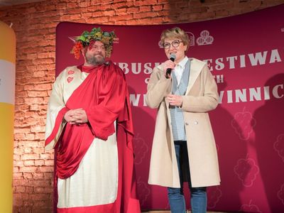30 kwietnia 2022 r. II Lubuski Festiwal Otwartych Piwnic i Winnic Zielona Góra-Zabór 2022. Gala konkursu „Wino warte zachodu”. W zabytkowej dawnej piwnicy Ernesta Muehle w Parku Sowińskiego, laury – w towarzystwie Bachusa – wręczała marszałek województwa lubuskiego Elżbieta Anna Polak. 