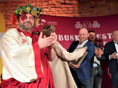 30 kwietnia 2022 r. II Lubuski Festiwal Otwartych Piwnic i Winnic Zielona Góra-Zabór 2022. Gala konkursu „Wino warte zachodu”. W zabytkowej dawnej piwnicy Ernesta Muehle w Parku Sowińskiego, laury – w towarzystwie Bachusa – wręczała marszałek województwa lubuskiego Elżbieta Anna Polak. 