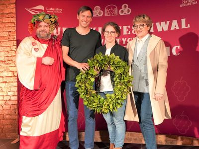 30 kwietnia 2022 r. II Lubuski Festiwal Otwartych Piwnic i Winnic Zielona Góra-Zabór 2022. Gala konkursu „Wino warte zachodu”. W zabytkowej dawnej piwnicy Ernesta Muehle w Parku Sowińskiego, laury – w towarzystwie Bachusa – wręczała marszałek województwa lubuskiego Elżbieta Anna Polak. 