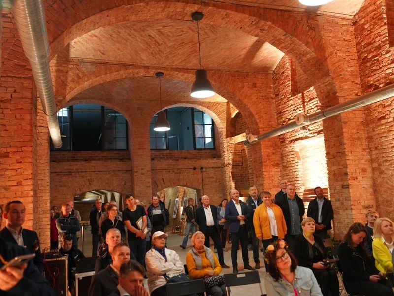 30 kwietnia 2022 r. II Lubuski Festiwal Otwartych Piwnic i Winnic Zielona Góra-Zabór 2022. Gala konkursu „Wino warte zachodu”. W zabytkowej dawnej piwnicy Ernesta Muehle w Parku Sowińskiego, laury – w towarzystwie Bachusa – wręczała marszałek województwa lubuskiego Elżbieta Anna Polak.