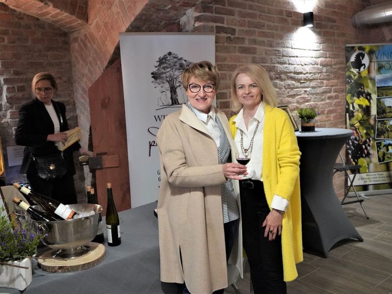 30 kwietnia 2022 r. II Lubuski Festiwal Otwartych Piwnic i Winnic Zielona Góra-Zabór 2022. Gala konkursu „Wino warte zachodu”. W zabytkowej dawnej piwnicy Ernesta Muehle w Parku Sowińskiego, laury – w towarzystwie Bachusa – wręczała marszałek województwa lubuskiego Elżbieta Anna Polak.