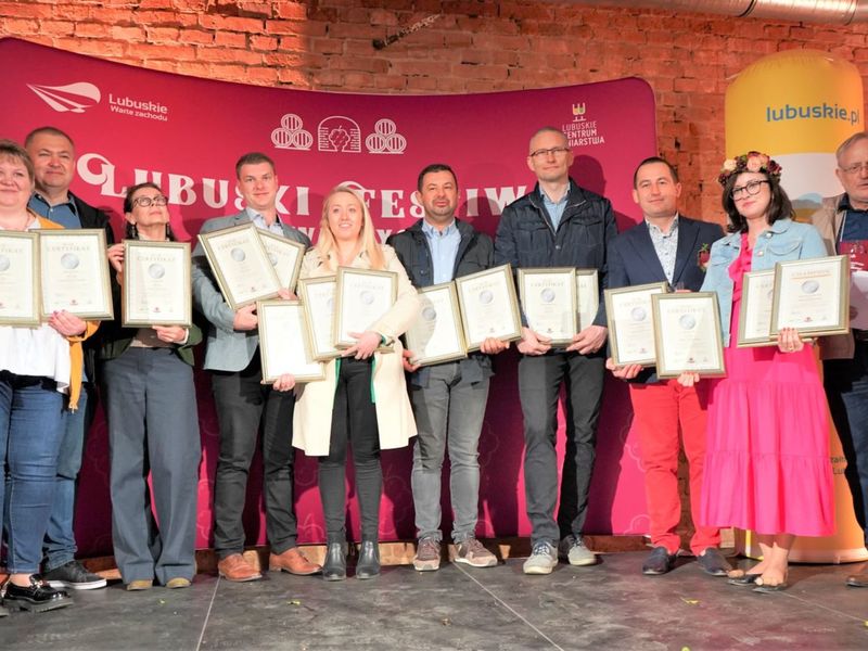 30 kwietnia 2022 r. II Lubuski Festiwal Otwartych Piwnic i Winnic Zielona Góra-Zabór 2022. Gala konkursu „Wino warte zachodu”. W zabytkowej dawnej piwnicy Ernesta Muehle w Parku Sowińskiego, laury – w towarzystwie Bachusa – wręczała marszałek województwa lubuskiego Elżbieta Anna Polak.