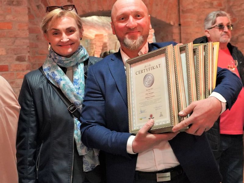 30 kwietnia 2022 r. II Lubuski Festiwal Otwartych Piwnic i Winnic Zielona Góra-Zabór 2022. Gala konkursu „Wino warte zachodu”. W zabytkowej dawnej piwnicy Ernesta Muehle w Parku Sowińskiego, laury – w towarzystwie Bachusa – wręczała marszałek województwa lubuskiego Elżbieta Anna Polak.