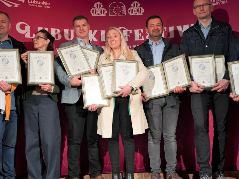 30 kwietnia 2022 r. II Lubuski Festiwal Otwartych Piwnic i Winnic Zielona Góra-Zabór 2022. Gala konkursu „Wino warte zachodu”. W zabytkowej dawnej piwnicy Ernesta Muehle w Parku Sowińskiego, laury – w towarzystwie Bachusa – wręczała marszałek województwa lubuskiego Elżbieta Anna Polak.