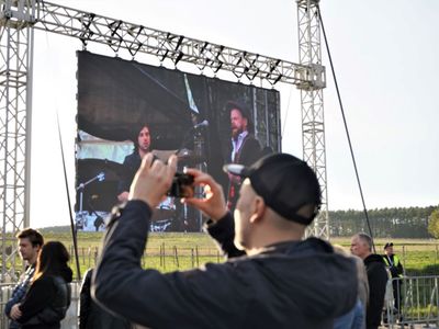 II Lubuski Festiwal Otwartych Piwnic i Winnic – Zielona Góra-Zabór 2022. 30 kwietnia 2022 r. w Lubuskim Centrum Winiarstwa w Zaborze porywające koncerty dali Krzysztof Zalewski, Andrzej Smolik i Kev Fox.