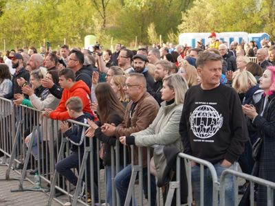 II Lubuski Festiwal Otwartych Piwnic i Winnic – Zielona Góra-Zabór 2022. 30 kwietnia 2022 r. w Lubuskim Centrum Winiarstwa w Zaborze porywające koncerty dali Krzysztof Zalewski, Andrzej Smolik i Kev Fox.