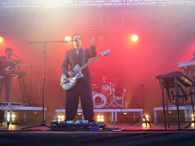 II Lubuski Festiwal Otwartych Piwnic i Winnic – Zielona Góra-Zabór 2022. 30 kwietnia 2022 r. w Lubuskim Centrum Winiarstwa w Zaborze porywające koncerty dali Krzysztof Zalewski, Andrzej Smolik i Kev Fox.