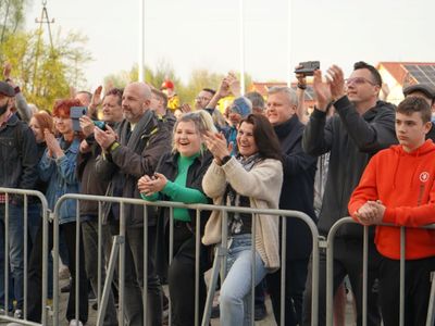II Lubuski Festiwal Otwartych Piwnic i Winnic – Zielona Góra-Zabór 2022. 30 kwietnia 2022 r. w Lubuskim Centrum Winiarstwa w Zaborze porywające koncerty dali Krzysztof Zalewski, Andrzej Smolik i Kev Fox.