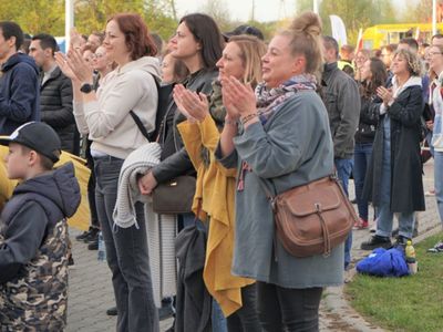 II Lubuski Festiwal Otwartych Piwnic i Winnic – Zielona Góra-Zabór 2022. 30 kwietnia 2022 r. w Lubuskim Centrum Winiarstwa w Zaborze porywające koncerty dali Krzysztof Zalewski, Andrzej Smolik i Kev Fox.