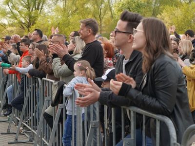 II Lubuski Festiwal Otwartych Piwnic i Winnic – Zielona Góra-Zabór 2022. 30 kwietnia 2022 r. w Lubuskim Centrum Winiarstwa w Zaborze porywające koncerty dali Krzysztof Zalewski, Andrzej Smolik i Kev Fox.