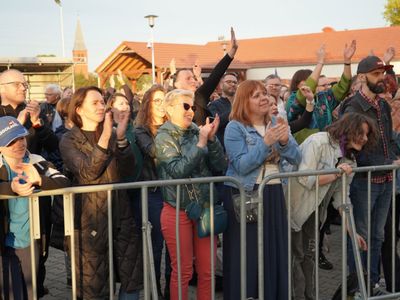 II Lubuski Festiwal Otwartych Piwnic i Winnic – Zielona Góra-Zabór 2022. 30 kwietnia 2022 r. w Lubuskim Centrum Winiarstwa w Zaborze porywające koncerty dali Krzysztof Zalewski, Andrzej Smolik i Kev Fox.