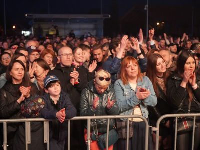 II Lubuski Festiwal Otwartych Piwnic i Winnic – Zielona Góra-Zabór 2022. 30 kwietnia 2022 r. w Lubuskim Centrum Winiarstwa w Zaborze porywające koncerty dali Krzysztof Zalewski, Andrzej Smolik i Kev Fox.