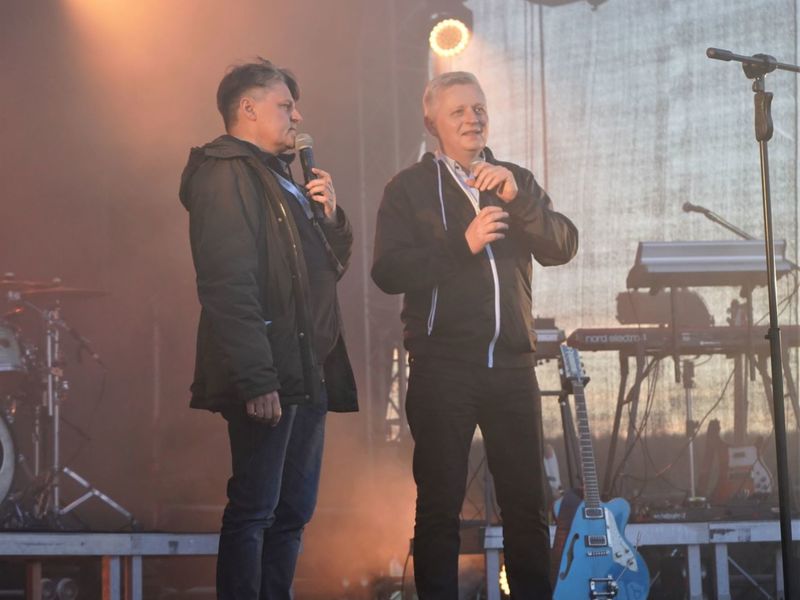 II Lubuski Festiwal Otwartych Piwnic i Winnic – Zielona Góra-Zabór 2022. 30 kwietnia 2022 r. w Lubuskim Centrum Winiarstwa w Zaborze porywające koncerty dali Krzysztof Zalewski, Andrzej Smolik i Kev Fox.