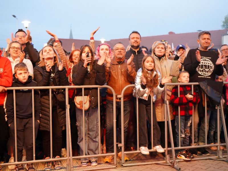 II Lubuski Festiwal Otwartych Piwnic i Winnic – Zielona Góra-Zabór 2022. 30 kwietnia 2022 r. w Lubuskim Centrum Winiarstwa w Zaborze porywające koncerty dali Krzysztof Zalewski, Andrzej Smolik i Kev Fox.