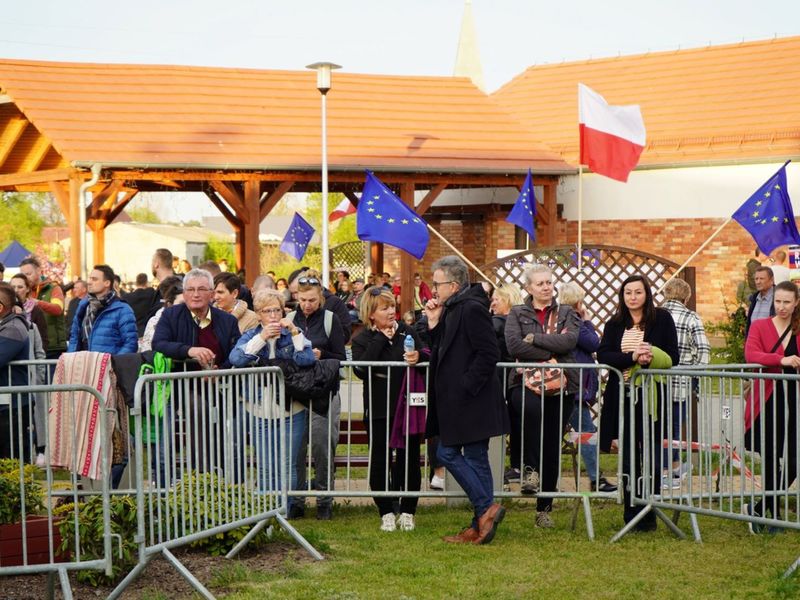 II Lubuski Festiwal Otwartych Piwnic i Winnic – Zielona Góra-Zabór 2022. 30 kwietnia 2022 r. w Lubuskim Centrum Winiarstwa w Zaborze porywające koncerty dali Krzysztof Zalewski, Andrzej Smolik i Kev Fox.