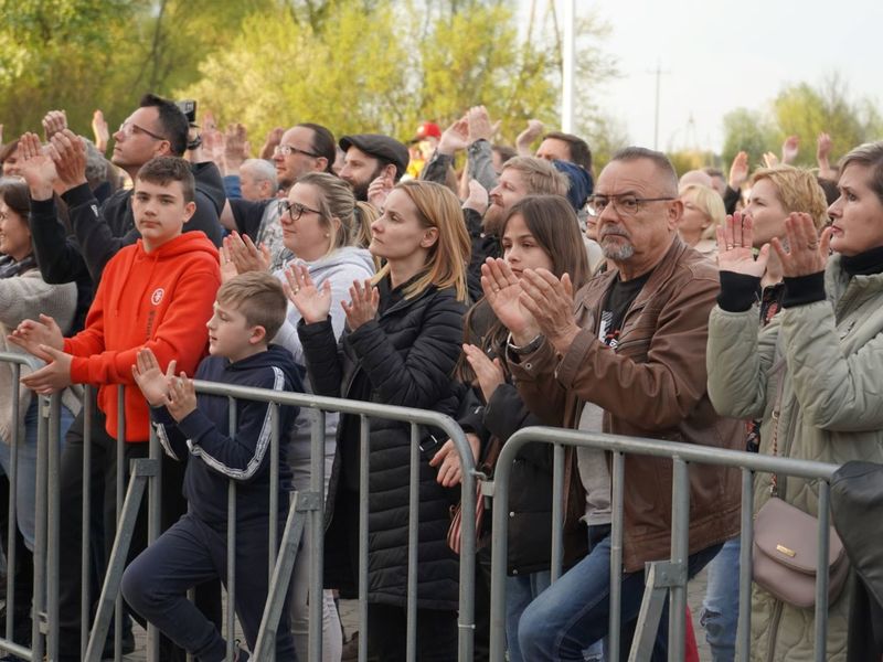 II Lubuski Festiwal Otwartych Piwnic i Winnic – Zielona Góra-Zabór 2022. 30 kwietnia 2022 r. w Lubuskim Centrum Winiarstwa w Zaborze porywające koncerty dali Krzysztof Zalewski, Andrzej Smolik i Kev Fox.