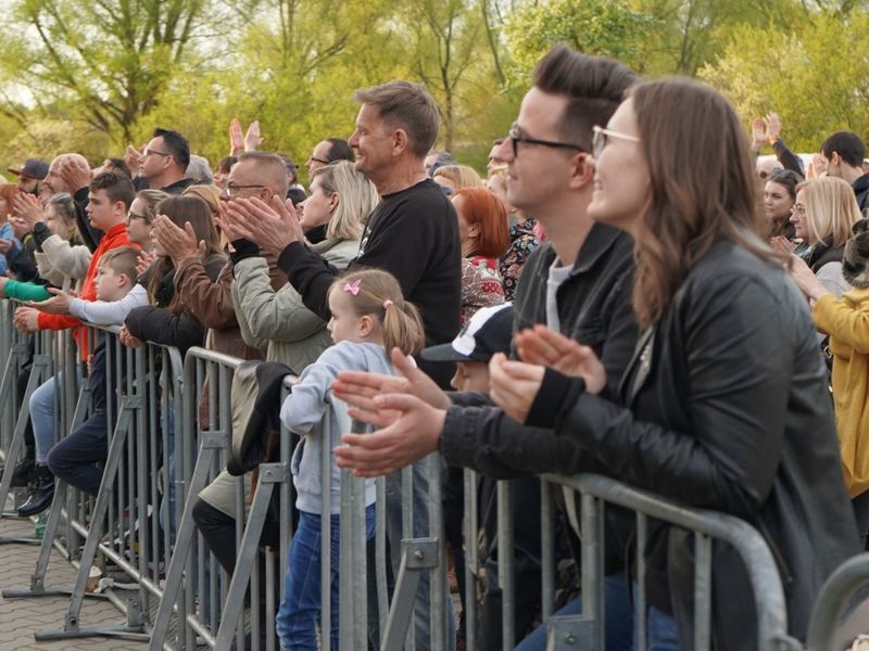 II Lubuski Festiwal Otwartych Piwnic i Winnic – Zielona Góra-Zabór 2022. 30 kwietnia 2022 r. w Lubuskim Centrum Winiarstwa w Zaborze porywające koncerty dali Krzysztof Zalewski, Andrzej Smolik i Kev Fox.