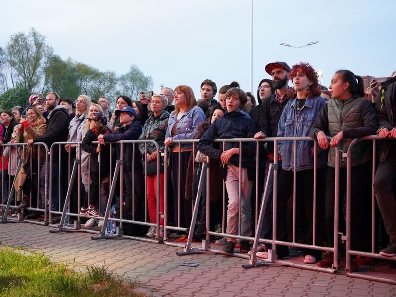 II Lubuski Festiwal Otwartych Piwnic i Winnic – Zielona Góra-Zabór 2022. 30 kwietnia 2022 r. w Lubuskim Centrum Winiarstwa w Zaborze porywające koncerty dali Krzysztof Zalewski, Andrzej Smolik i Kev Fox.