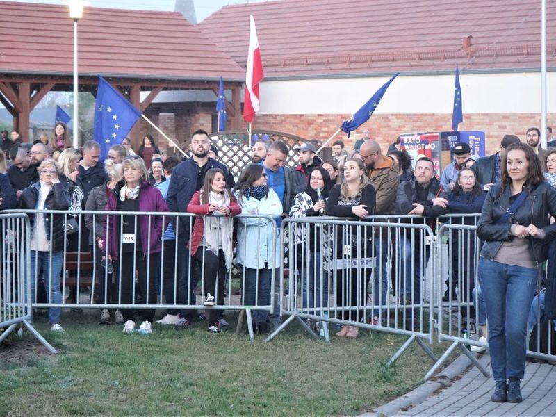 II Lubuski Festiwal Otwartych Piwnic i Winnic – Zielona Góra-Zabór 2022. 30 kwietnia 2022 r. w Lubuskim Centrum Winiarstwa w Zaborze porywające koncerty dali Krzysztof Zalewski, Andrzej Smolik i Kev Fox.