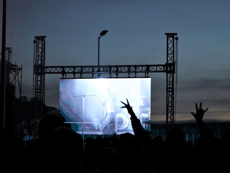 II Lubuski Festiwal Otwartych Piwnic i Winnic – Zielona Góra-Zabór 2022. 30 kwietnia 2022 r. w Lubuskim Centrum Winiarstwa w Zaborze porywające koncerty dali Krzysztof Zalewski, Andrzej Smolik i Kev Fox.