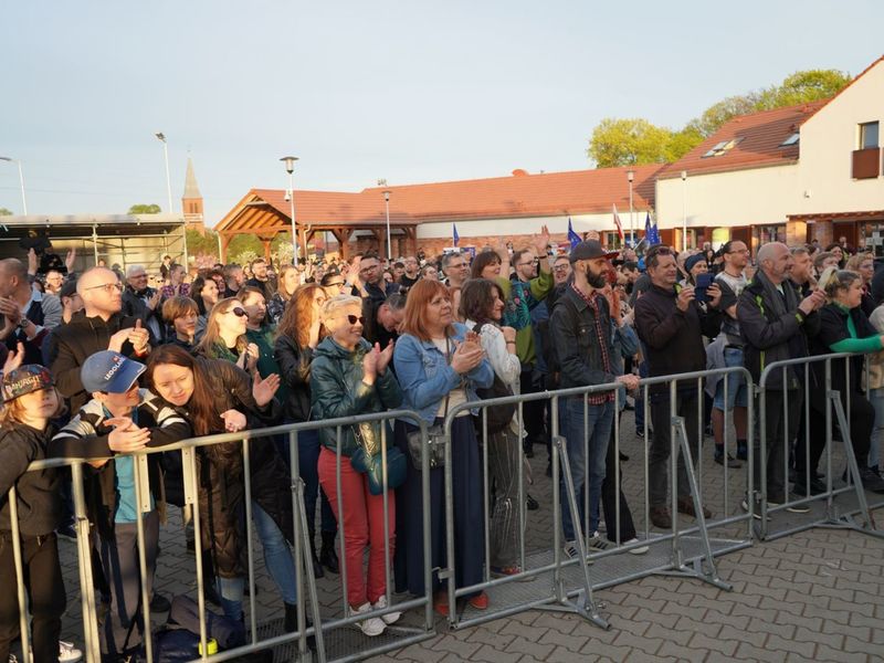 II Lubuski Festiwal Otwartych Piwnic i Winnic – Zielona Góra-Zabór 2022. 30 kwietnia 2022 r. w Lubuskim Centrum Winiarstwa w Zaborze porywające koncerty dali Krzysztof Zalewski, Andrzej Smolik i Kev Fox.