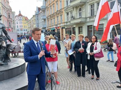 3 maja 2022 r. – z okazji 231. rocznicy uchwalenia Konstytucji 3 Maja - na zielonogórskim deptaku czytano fragmenty Konstytucji RP. 

