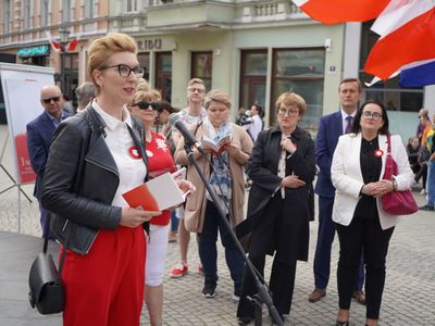 3 maja 2022 r. – z okazji 231. rocznicy uchwalenia Konstytucji 3 Maja - na zielonogórskim deptaku czytano fragmenty Konstytucji RP. 

