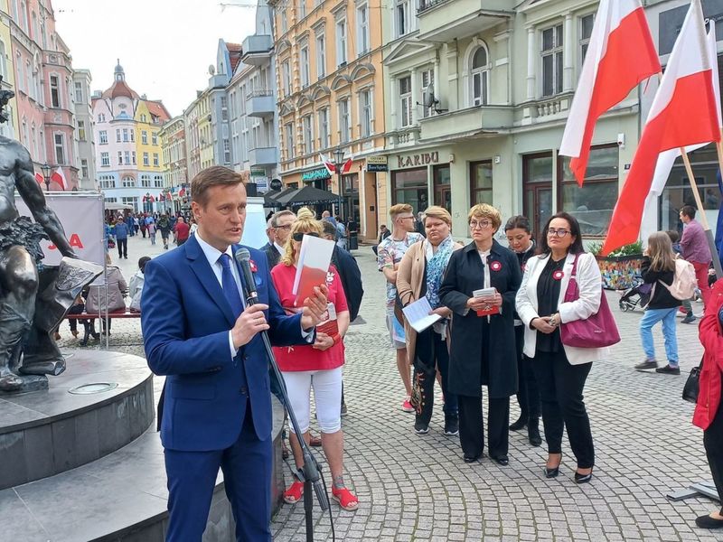 3 maja 2022 r. – z okazji 231. rocznicy uchwalenia Konstytucji 3 Maja - na zielonogórskim deptaku czytano fragmenty Konstytucji RP.