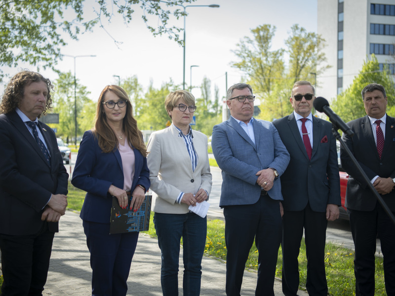 Pierwsze merytoryczne spotkanie zespołu doraźnego ds. uchodźców wojennych z Ukrainy oraz briefing prasowy strony samorządowej zespołu