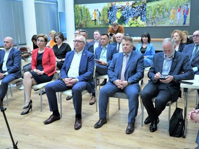 Samorząd Województwa Lubuskiego postanowił przekazać lubuskim powiatom w sumie 6 mln zł na pomoc dla uchodźców z Ukrainy. 