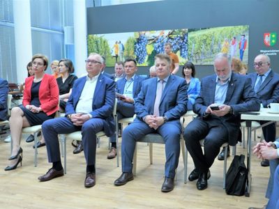 Samorząd Województwa Lubuskiego postanowił przekazać lubuskim powiatom w sumie 6 mln zł na pomoc dla uchodźców z Ukrainy. 