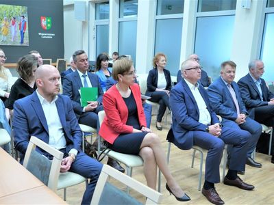 Samorząd Województwa Lubuskiego postanowił przekazać lubuskim powiatom w sumie 6 mln zł na pomoc dla uchodźców z Ukrainy. 