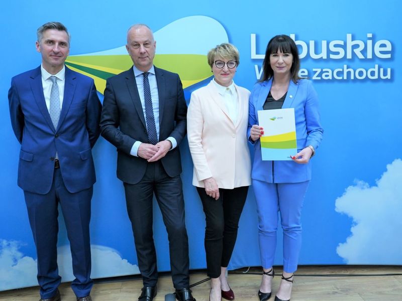 Samorząd Województwa Lubuskiego postanowił przekazać lubuskim powiatom w sumie 6 mln zł na pomoc dla uchodźców z Ukrainy.