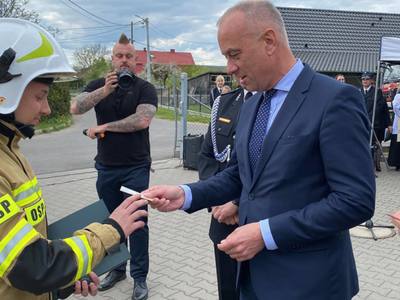 6 maja 2022 r. Członek zarządu województwa Marcin Jabłoński wziął udział w obchodach Dnia Strażaka w Trzemesznie Lubuskim i przekazaniu strażakom ochotnikom nowego samochodu ratowniczo-gaśniczego, zakupionego ze wsparciem środków z RPO Lubuskie 2020