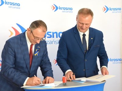 Podpisanie umów na dofinansowanie inwestycji sportowych, turystycznych i renowacji zabytków