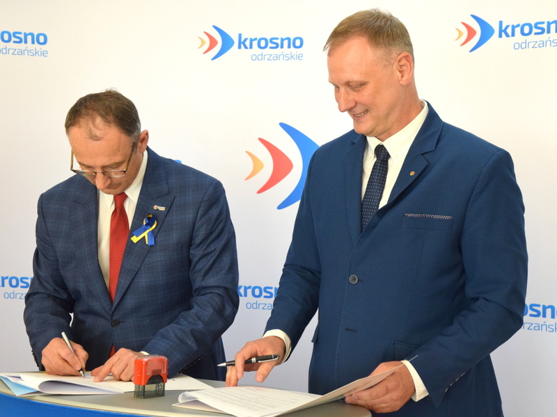Podpisanie umów na dofinansowanie inwestycji sportowych, turystycznych i renowacji zabytków