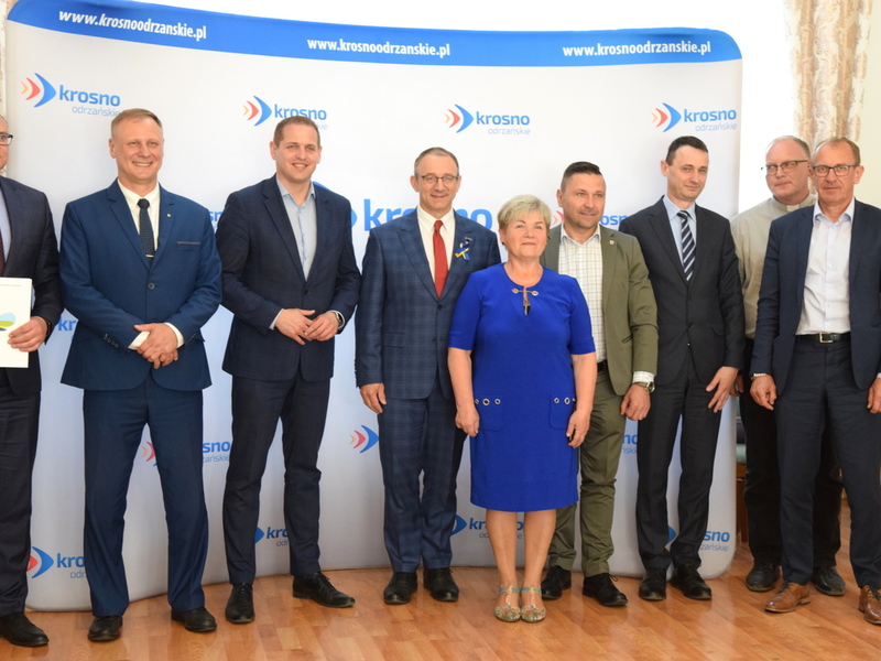 Podpisanie umów na dofinansowanie inwestycji sportowych, turystycznych i renowacji zabytków
