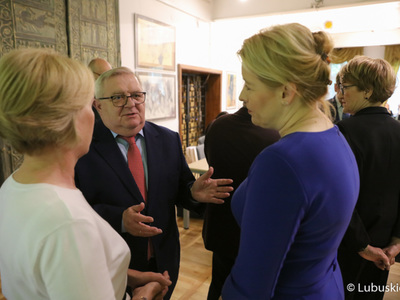 Uczestnicy VII Szczytu Politycznego Partnerstwo Odry w Zielonej Górze przed rozpoczęciem obrad