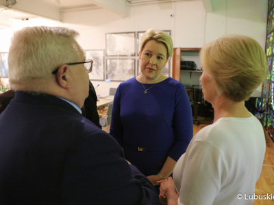 Uczestnicy VII Szczytu Politycznego Partnerstwo Odry w Zielonej Górze przed rozpoczęciem obrad